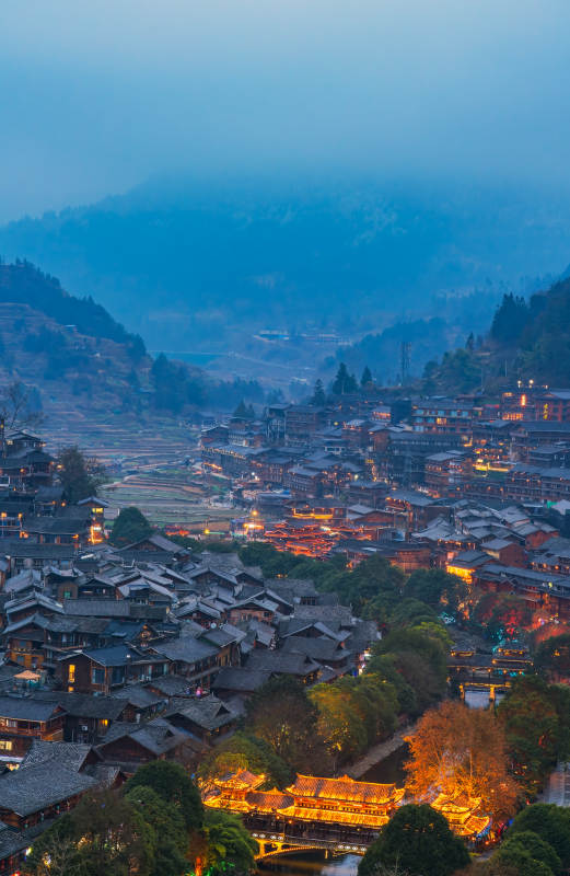 夜幕下的古村落图片