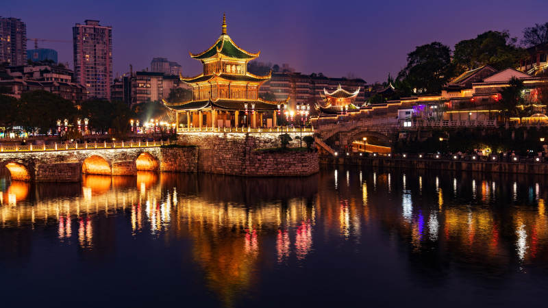 夜色中的古桥楼阁图片