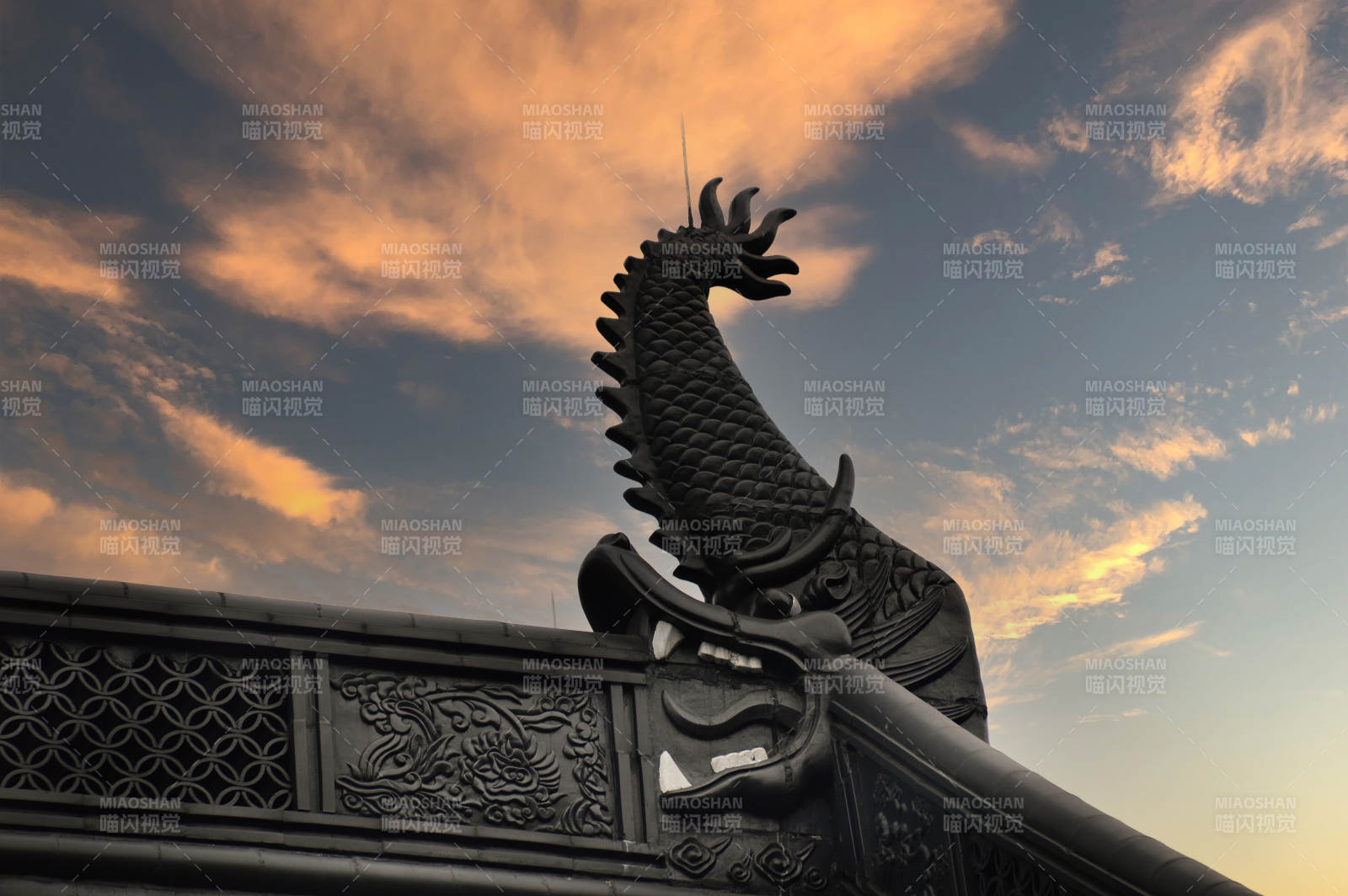 杭州灵隐寺屋檐图片