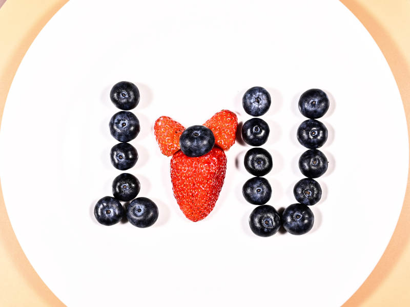 草莓蓝莓水果创意摆盘图片
