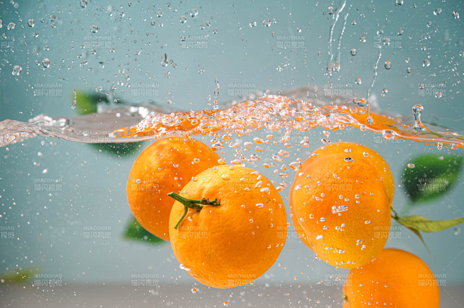 沃柑入水瞬间特写图片