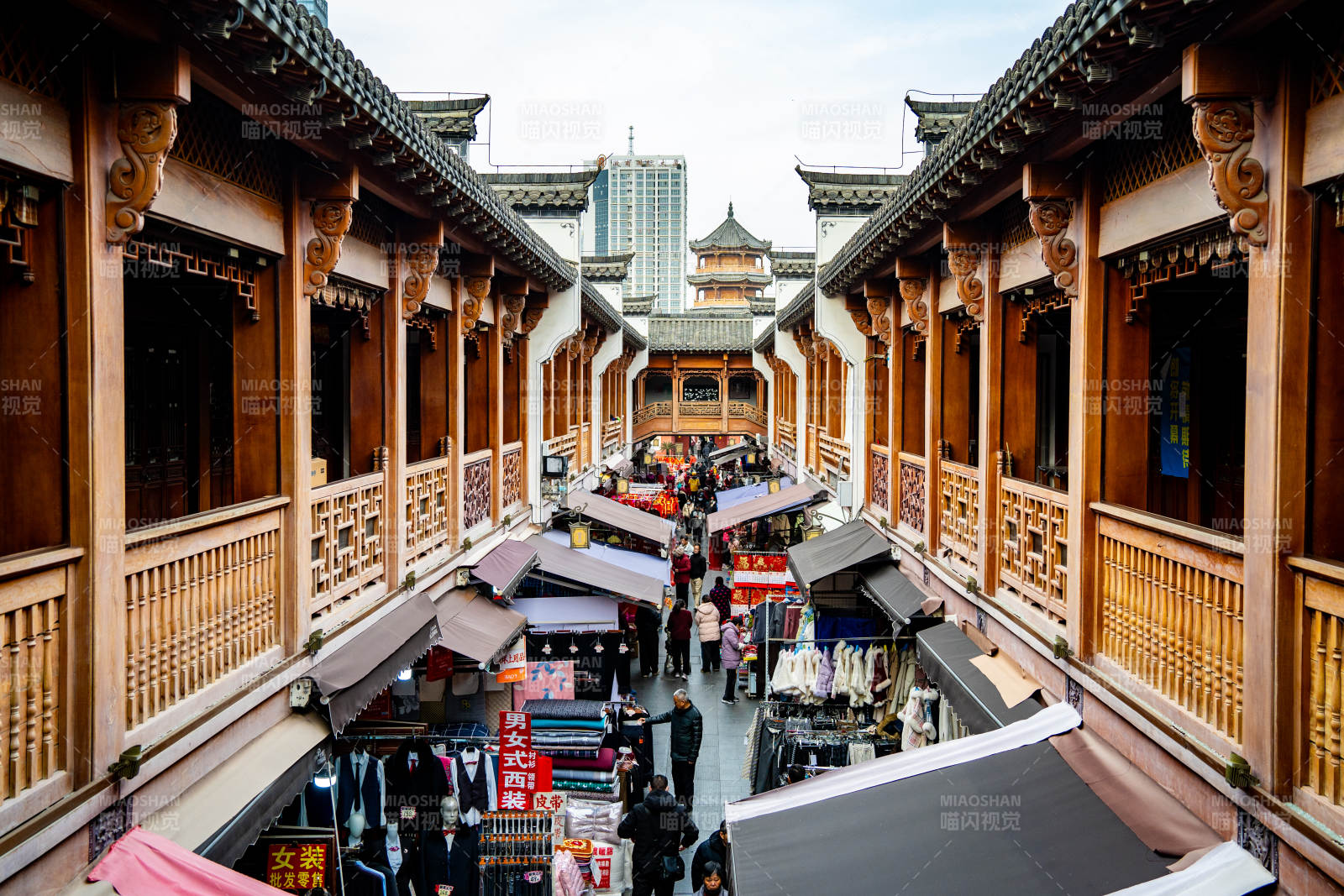 古街市集繁华景图片