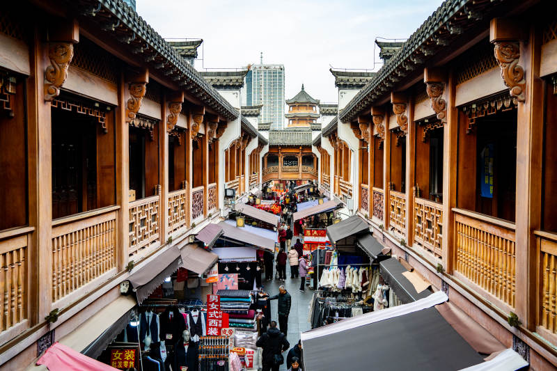 古街市集繁华景图片