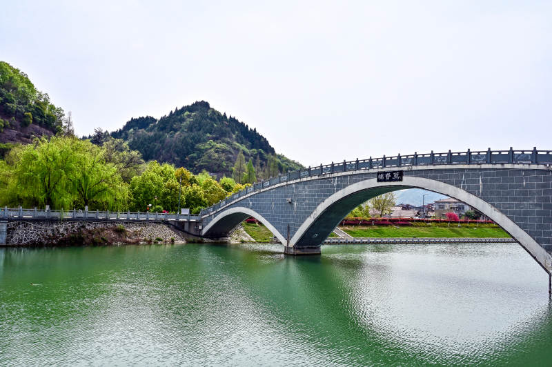 湖北南漳县水镜公园景观图片