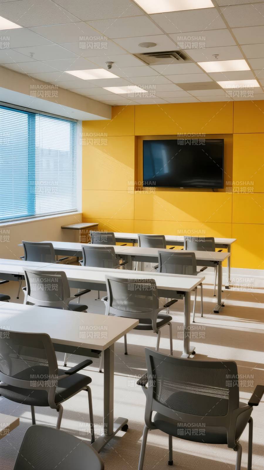 明亮现代教室图片