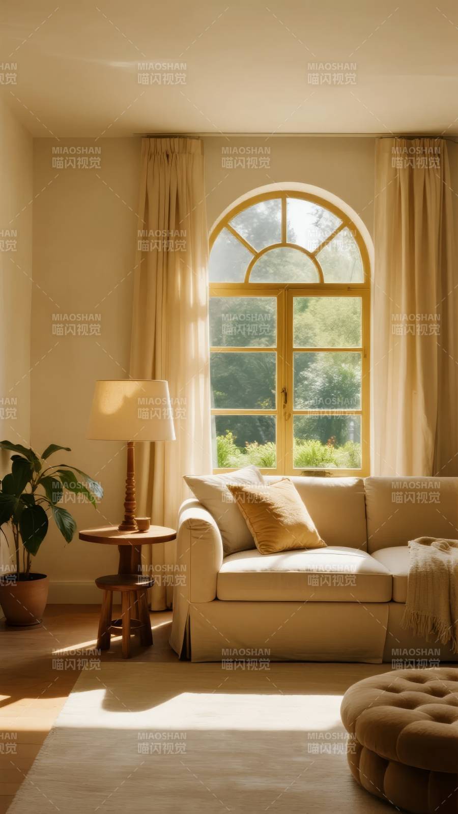 阳光洒满的温馨客厅图片