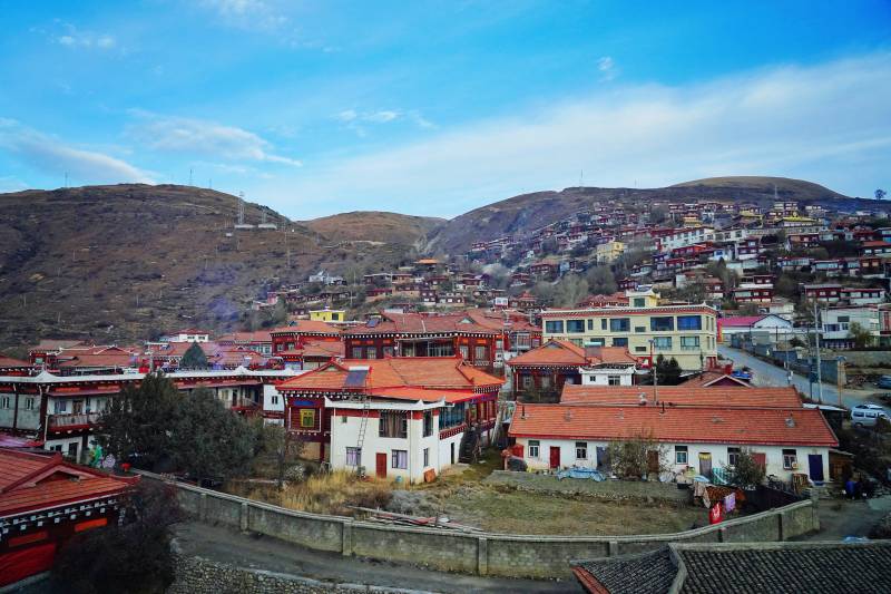 川西藏式村落风光图片