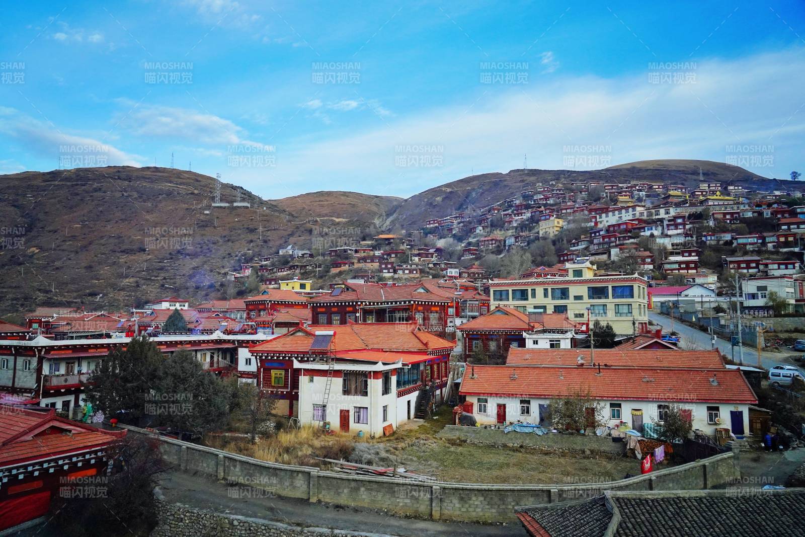 川西藏式村落风光图片