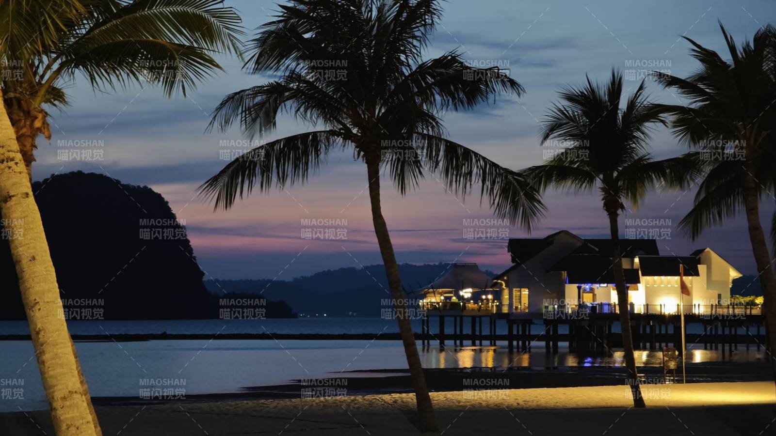 兰卡威椰林晚景静谧如画图片