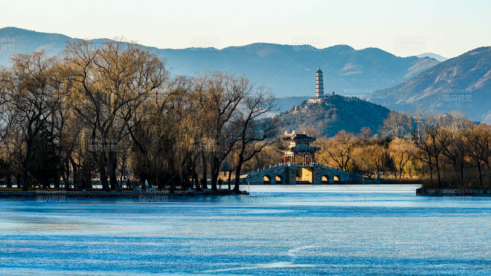 湖光山色塔影图片