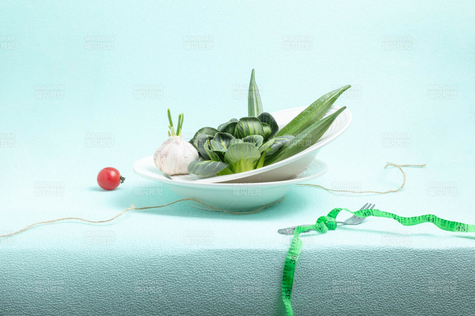 清新绿植与蒜头图片