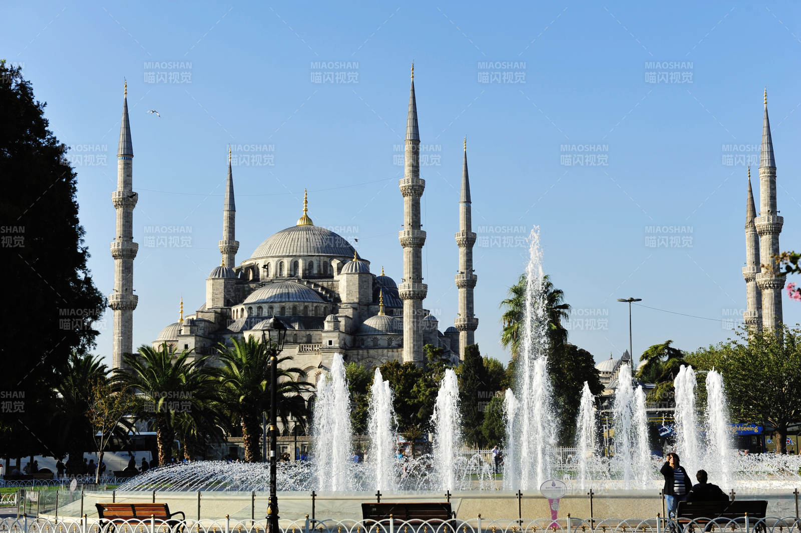 蓝色清真寺喷泉图片