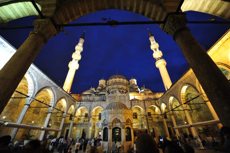 夜幕下的清真寺图片