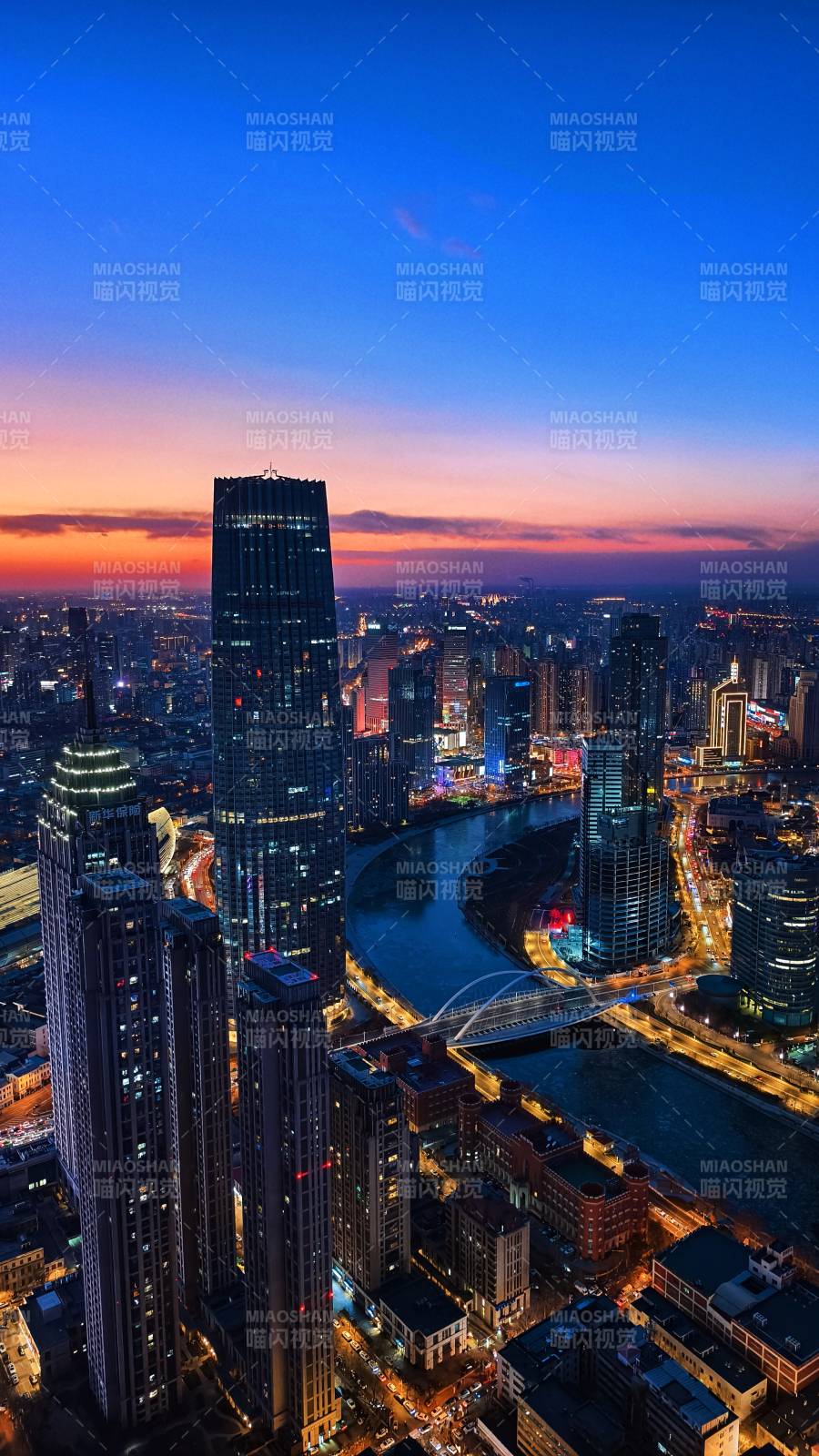 城市夜景璀璨图片