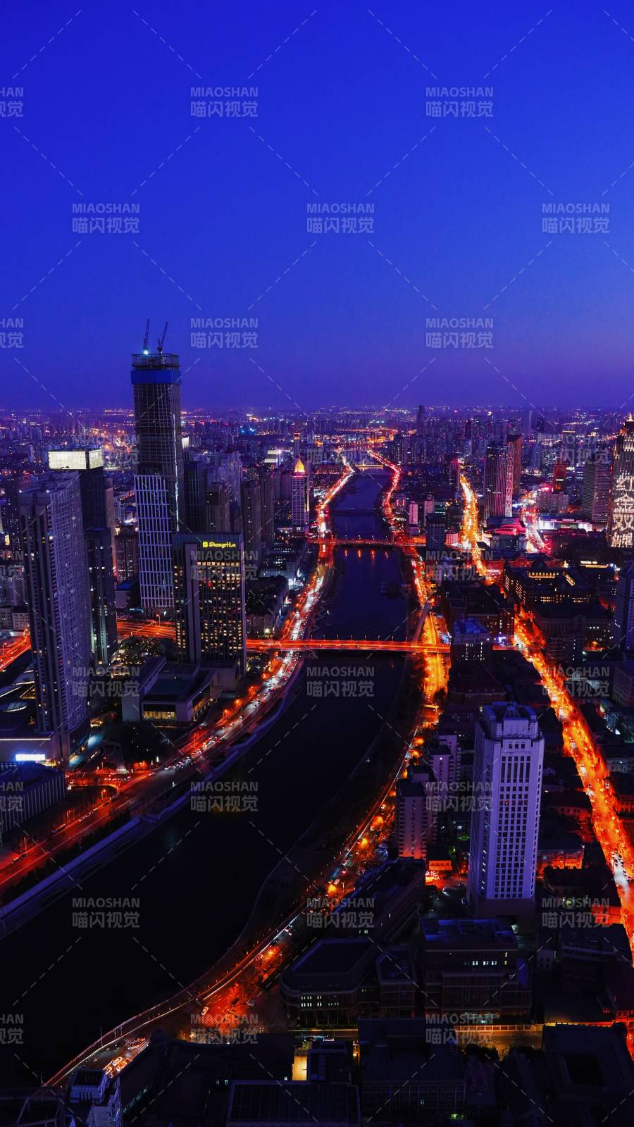 夜幕下的城市灯火图片