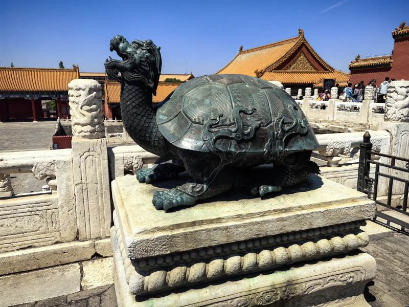 龙龟石雕故宫前图片