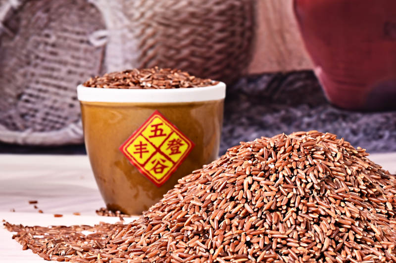 五谷杂粮有机红米特写图片