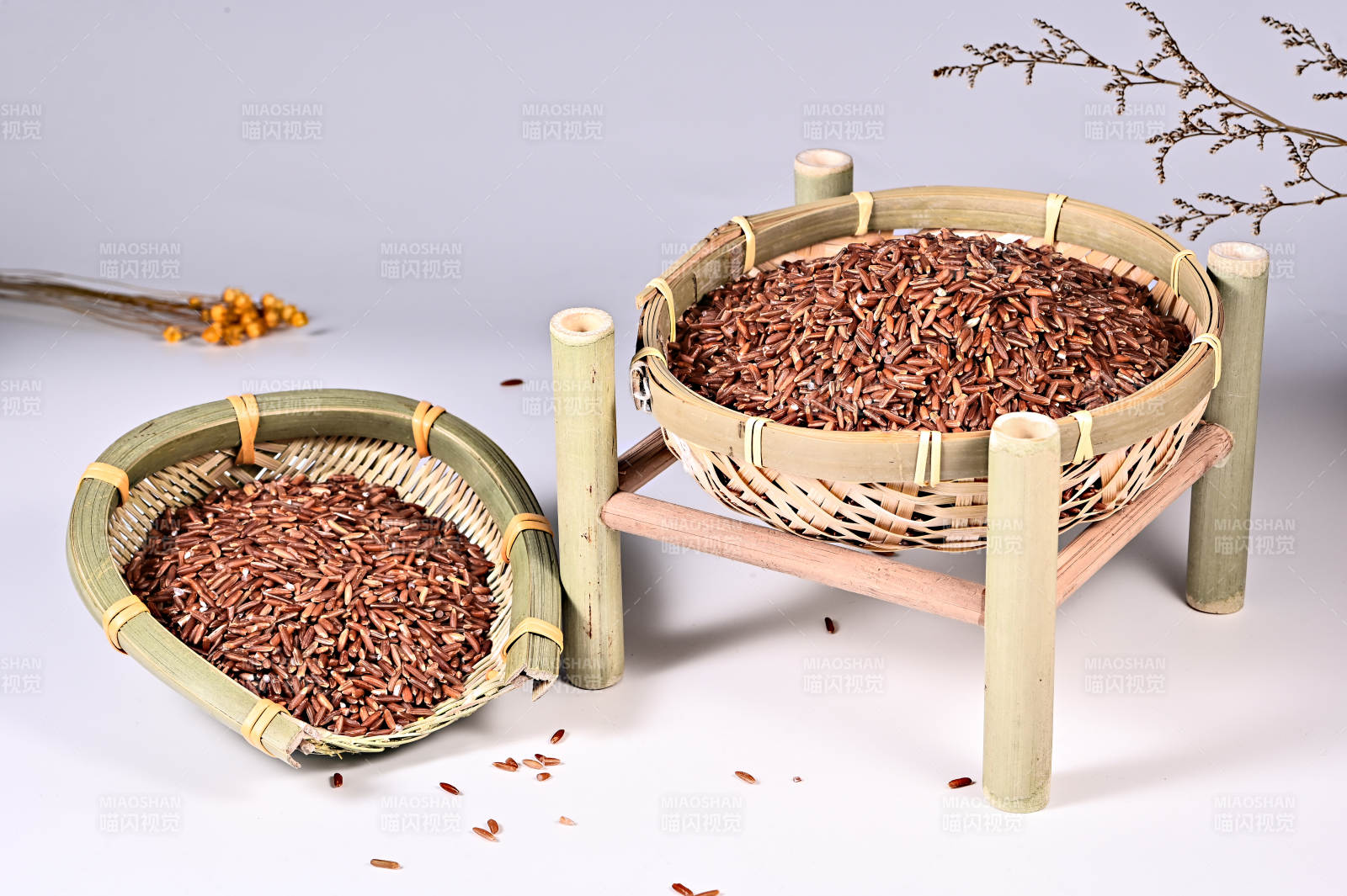 五谷杂粮有机红米特写图片