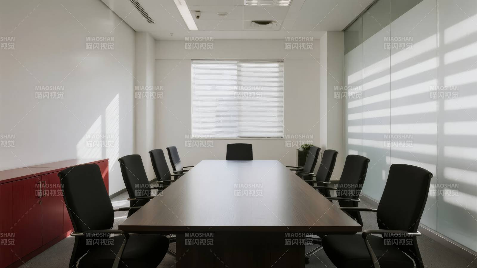 现代简约会议室图片