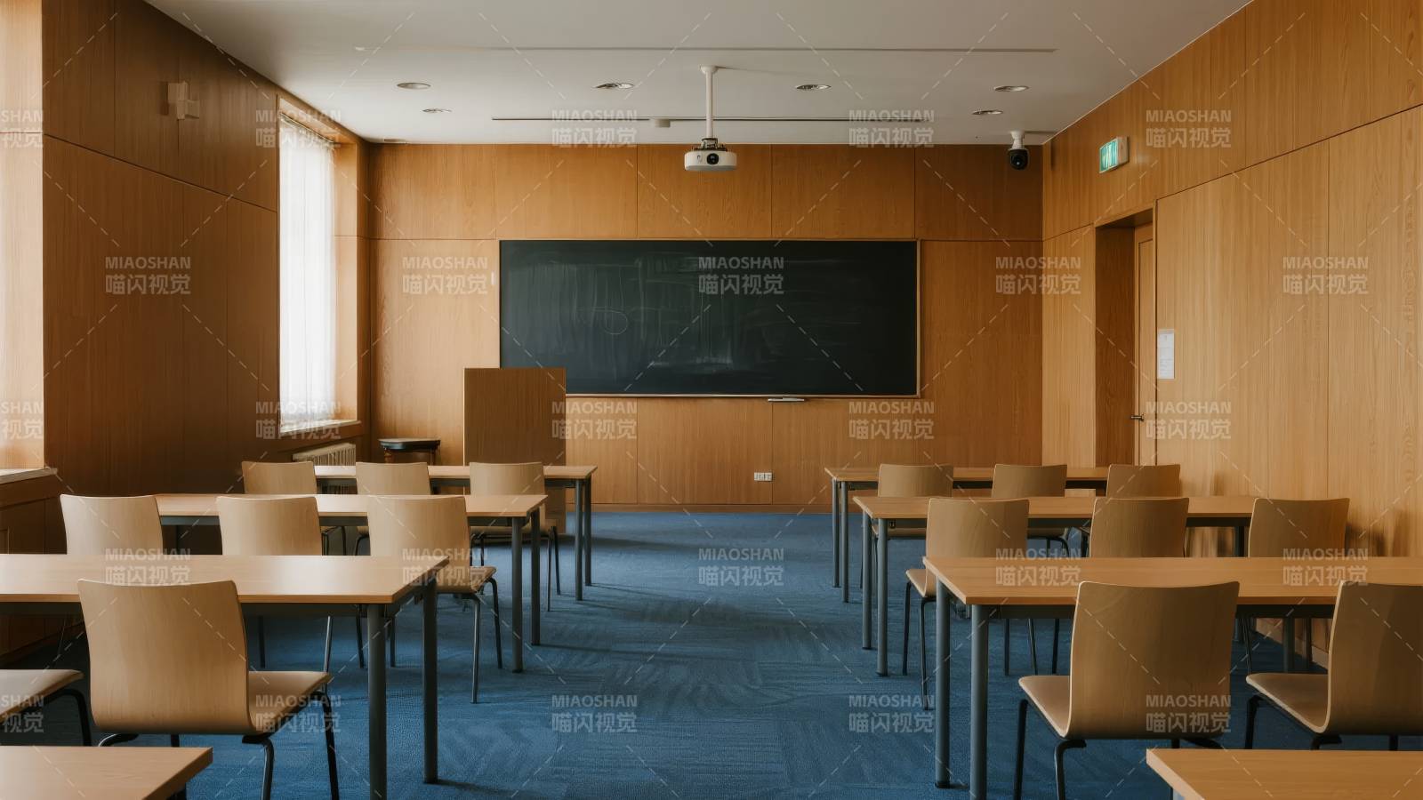 明亮教室静待授课图片