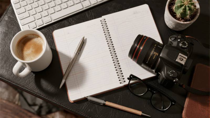 工作台上的静物图片