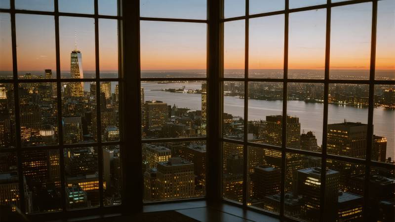 城市黄昏窗景图片