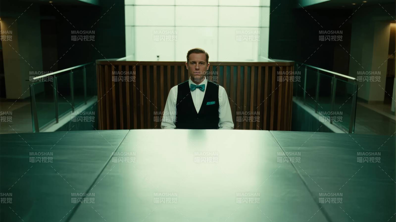 前台服务人员图片