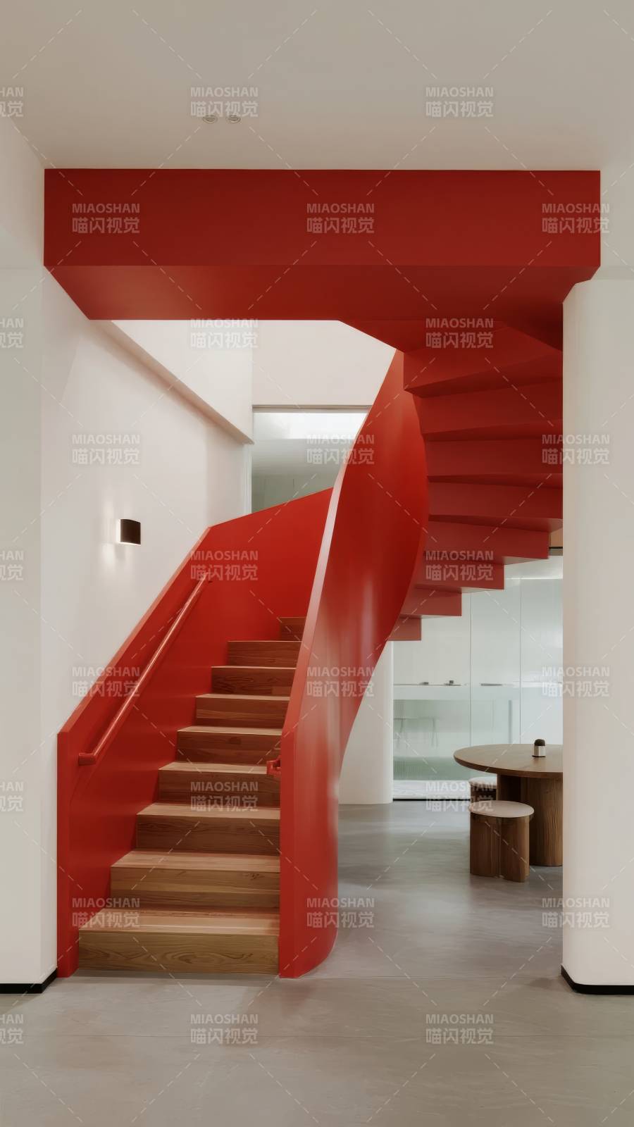 红色螺旋楼梯图片