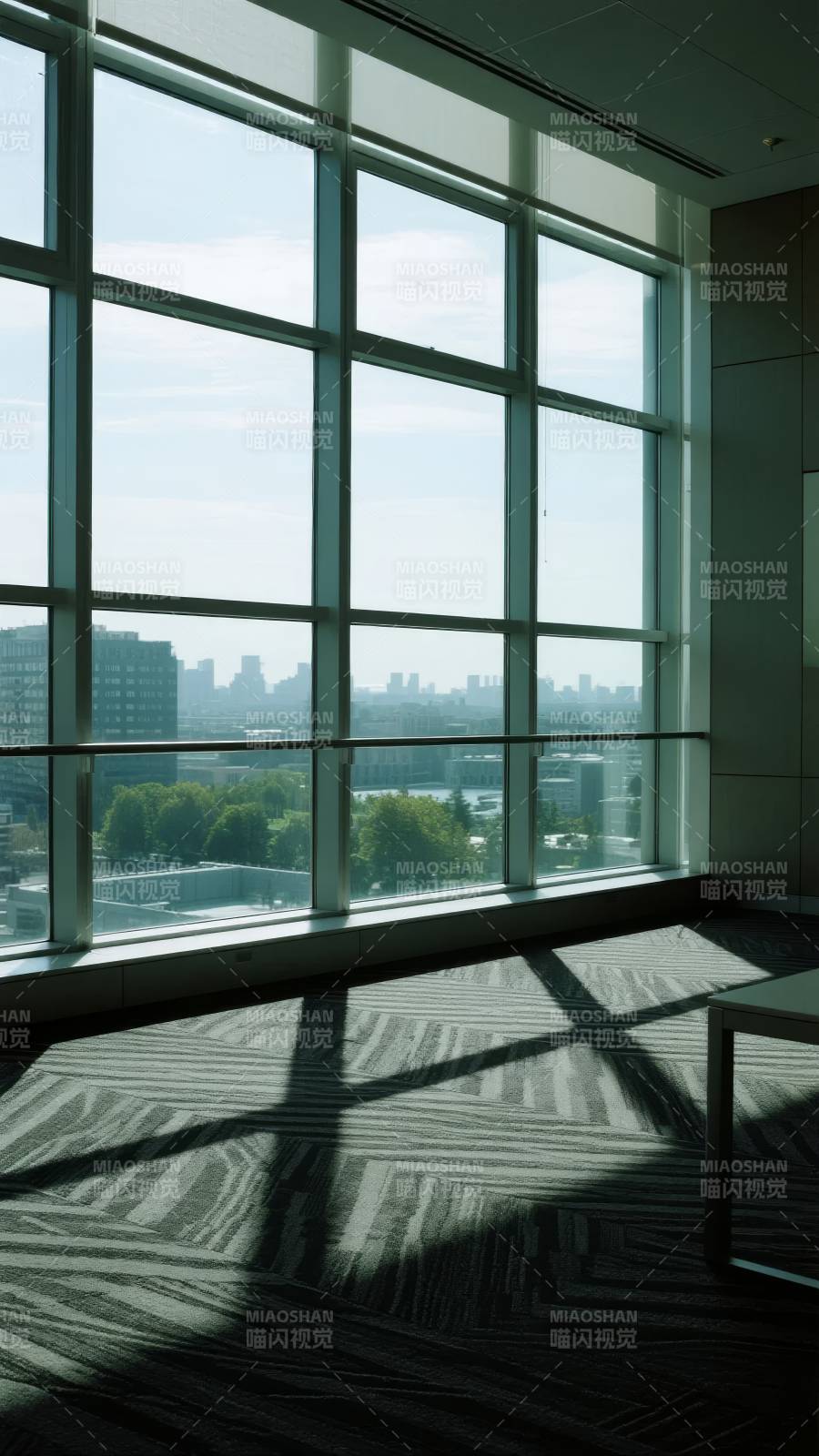 窗影都市风光图片