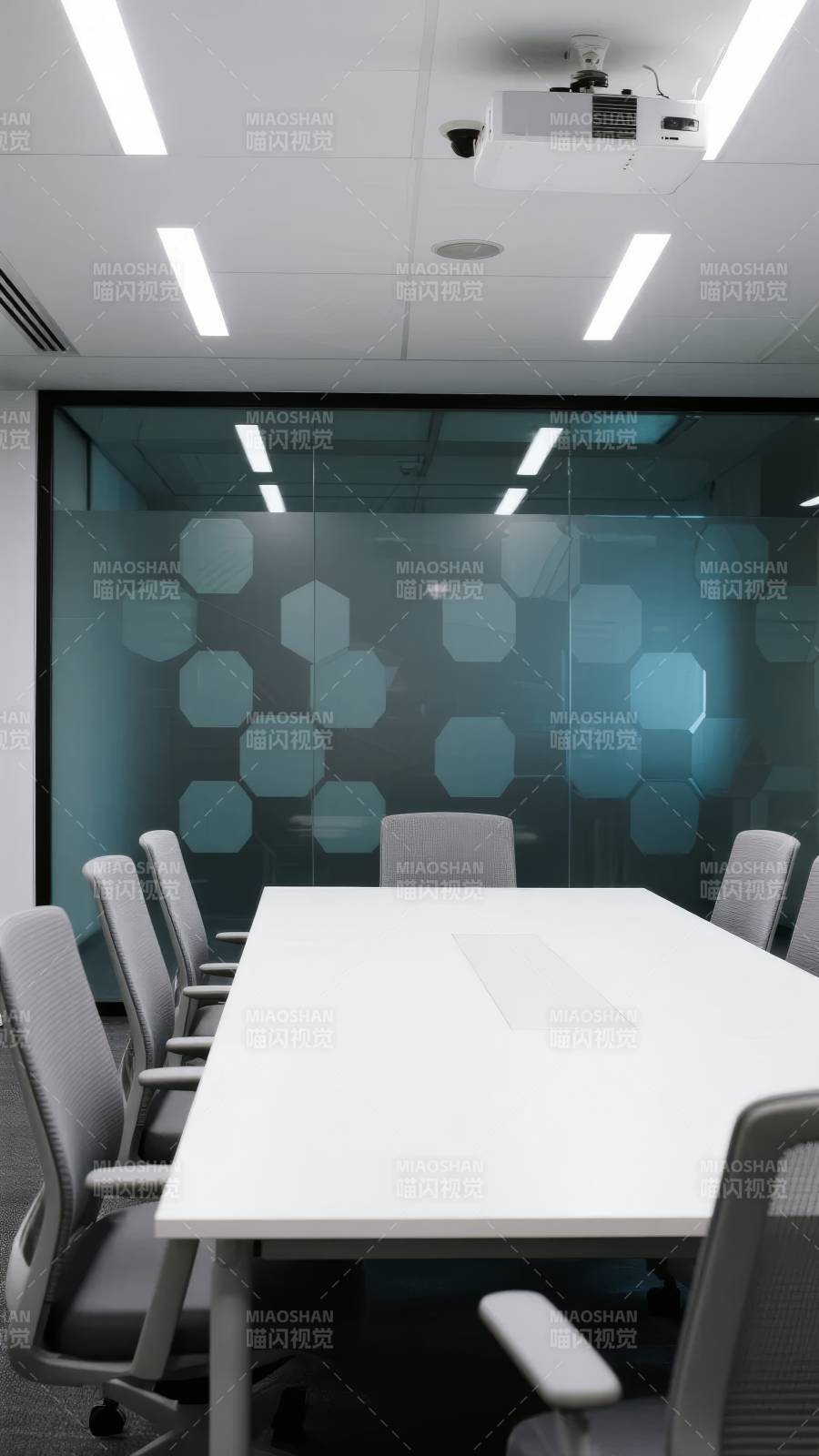 现代简约会议室图片