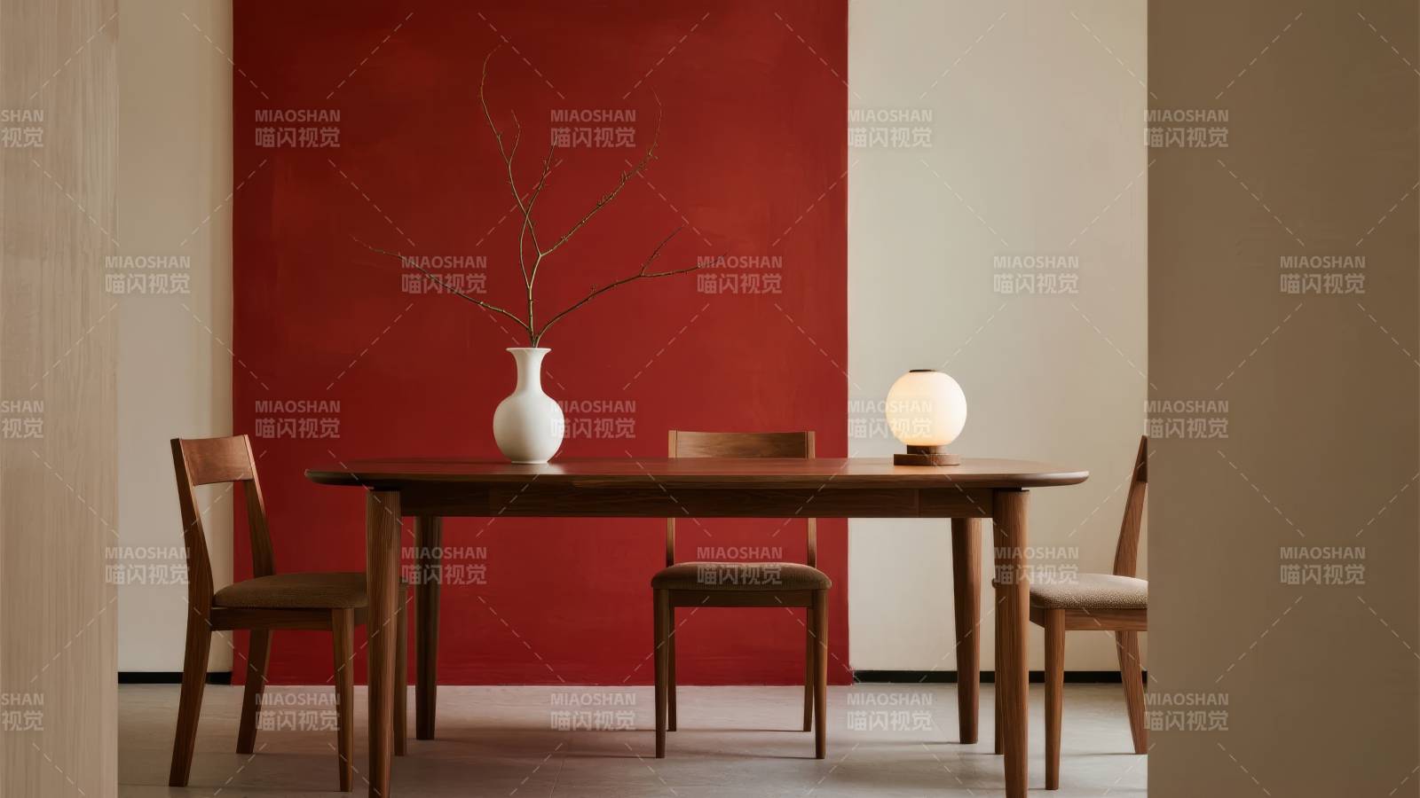 红墙木桌静谧雅致图片