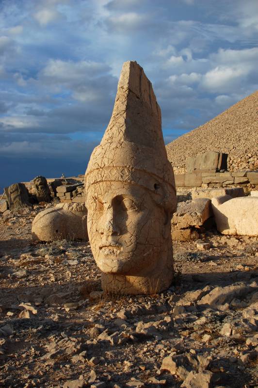 土耳其古老石雕头像图片