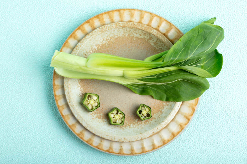 青菜与秋葵片图片