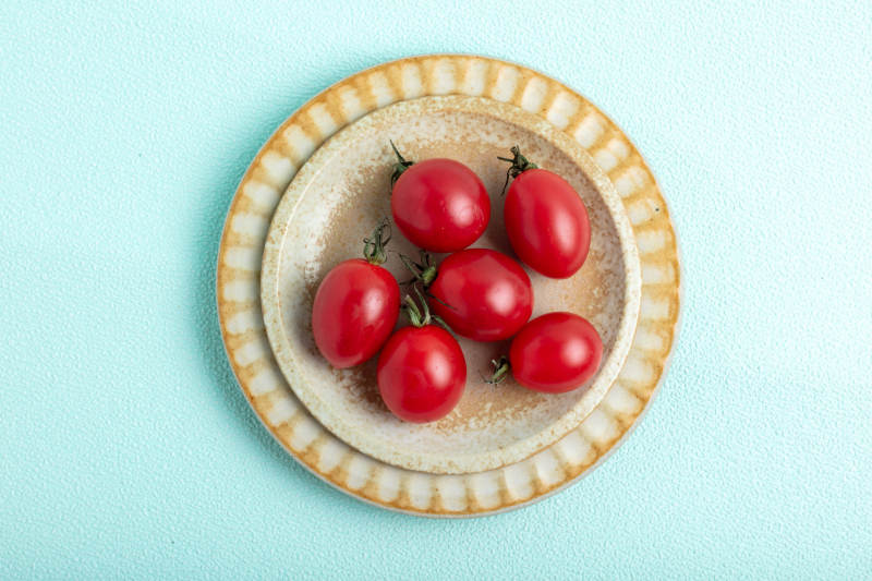 樱桃番茄盘中鲜红图片