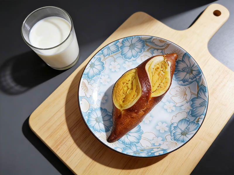 蛋包饭配牛奶图片