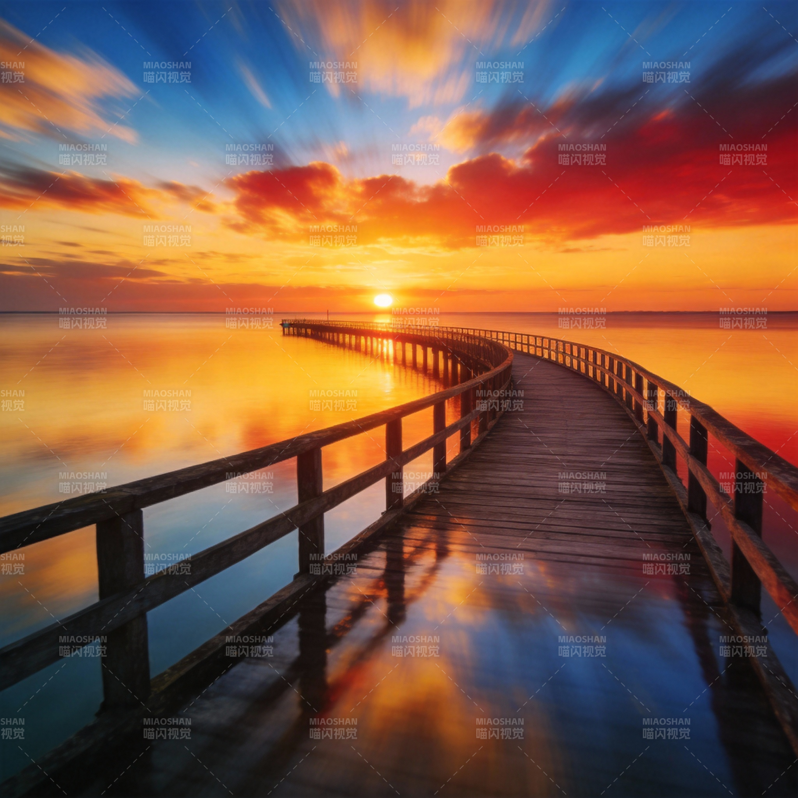 夕阳长桥映彩霞图片