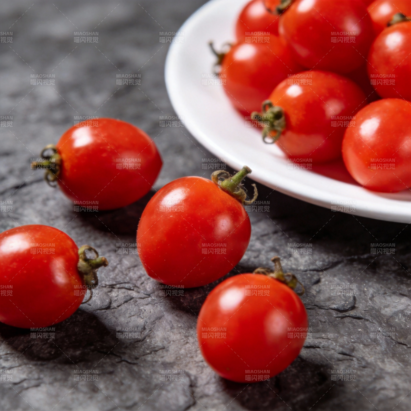 鲜红樱桃番茄图片
