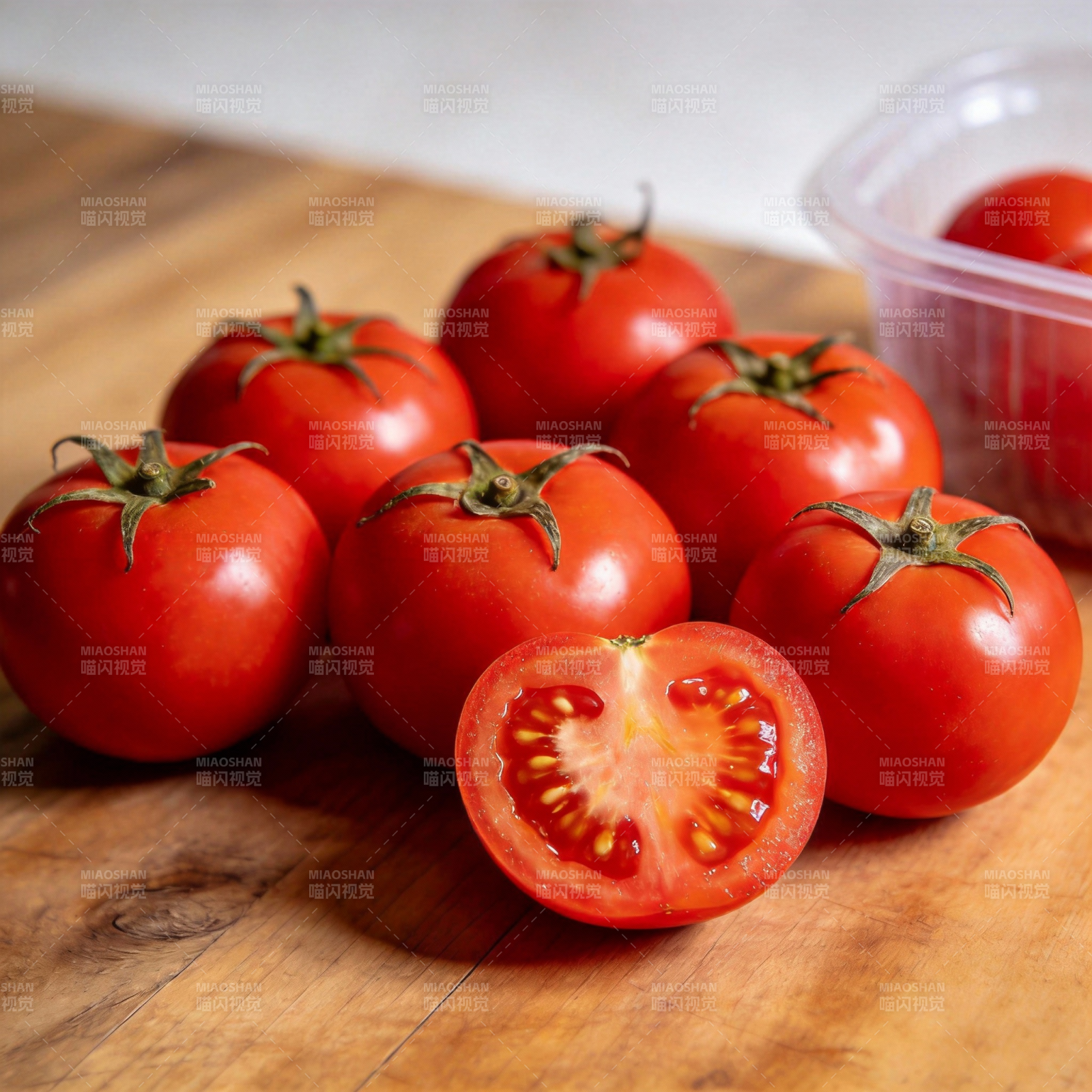 鲜红番茄切半展示图片