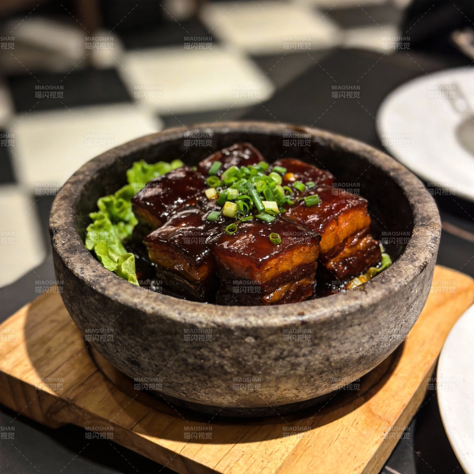 红烧肉配青葱图片