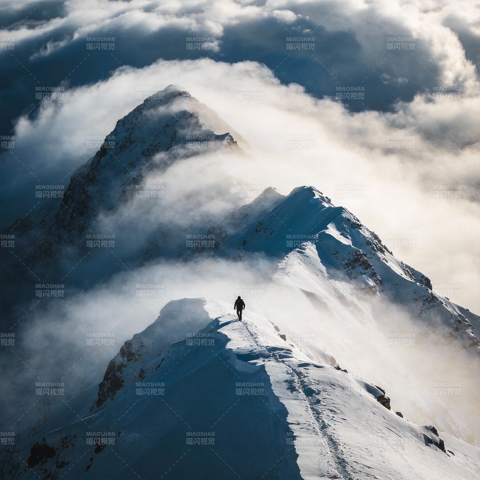 雪峰之巅 云海之上图片