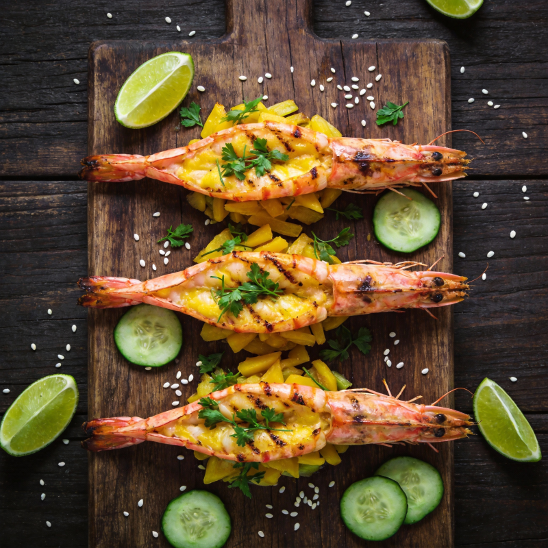 烤虾配芒果沙拉图片