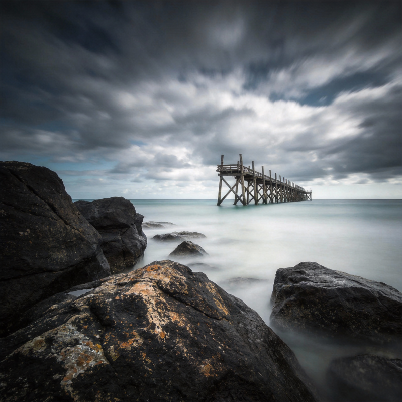 长桥入海 云涌石岸图片