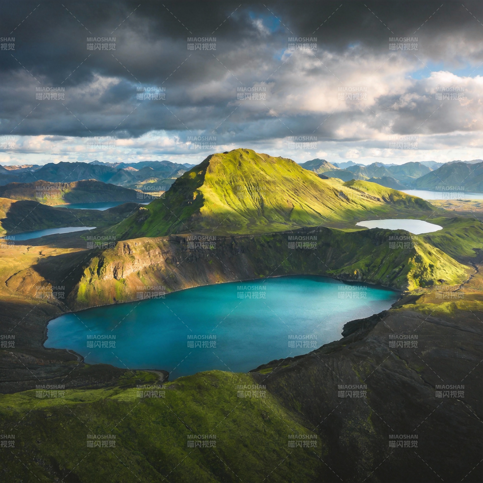 碧湖映翠峰图片