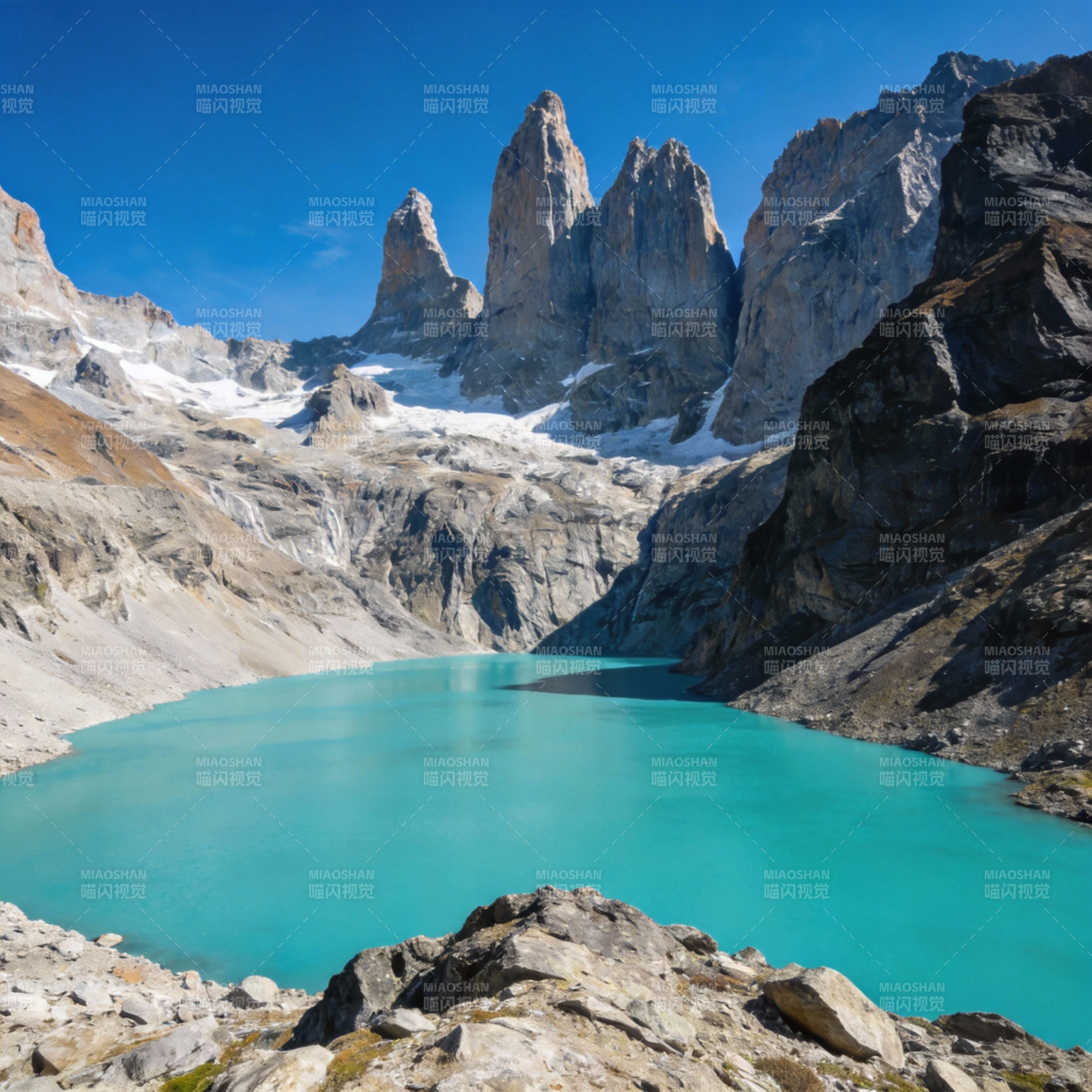 碧湖映雪山图片