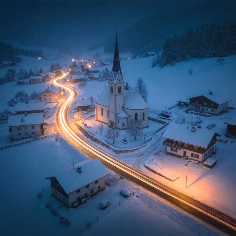 雪夜教堂光影路图片