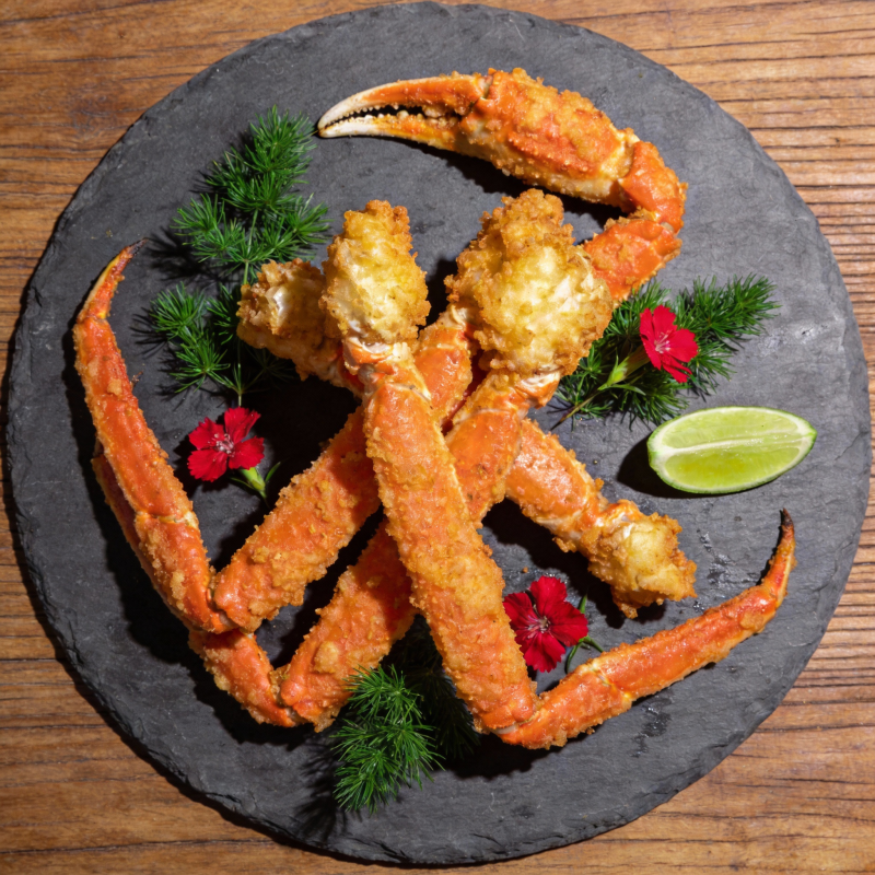 金黄蟹腿配香草图片