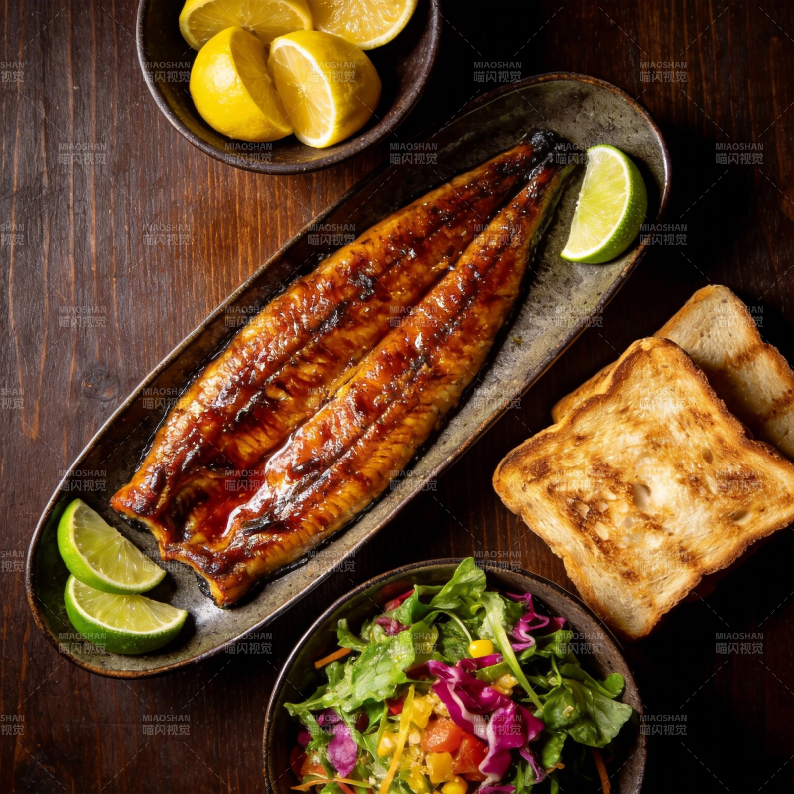 烤鱼配沙拉吐司图片
