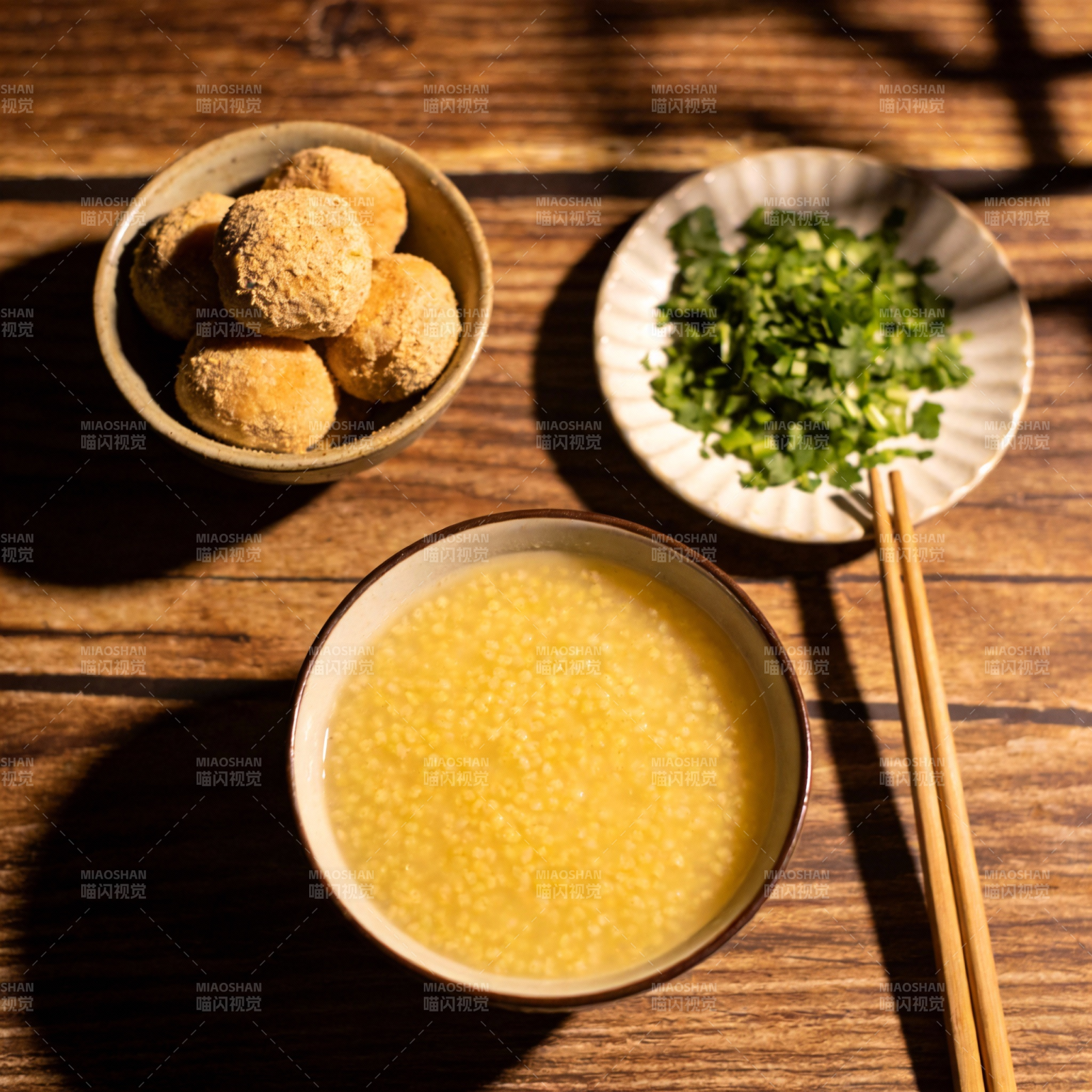 小米粥配油条香菜图片