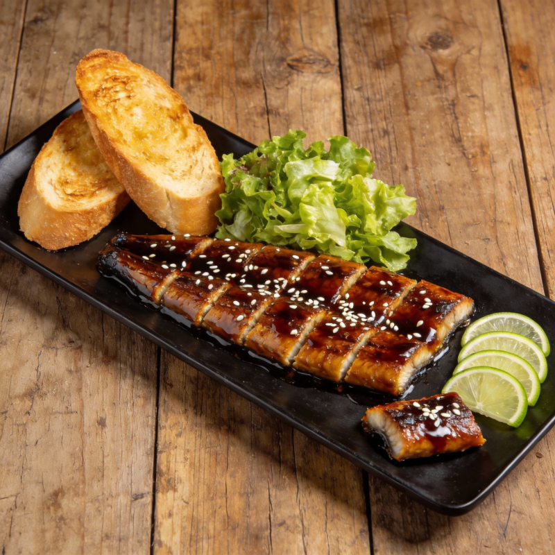 烤鳗鱼配面包图片