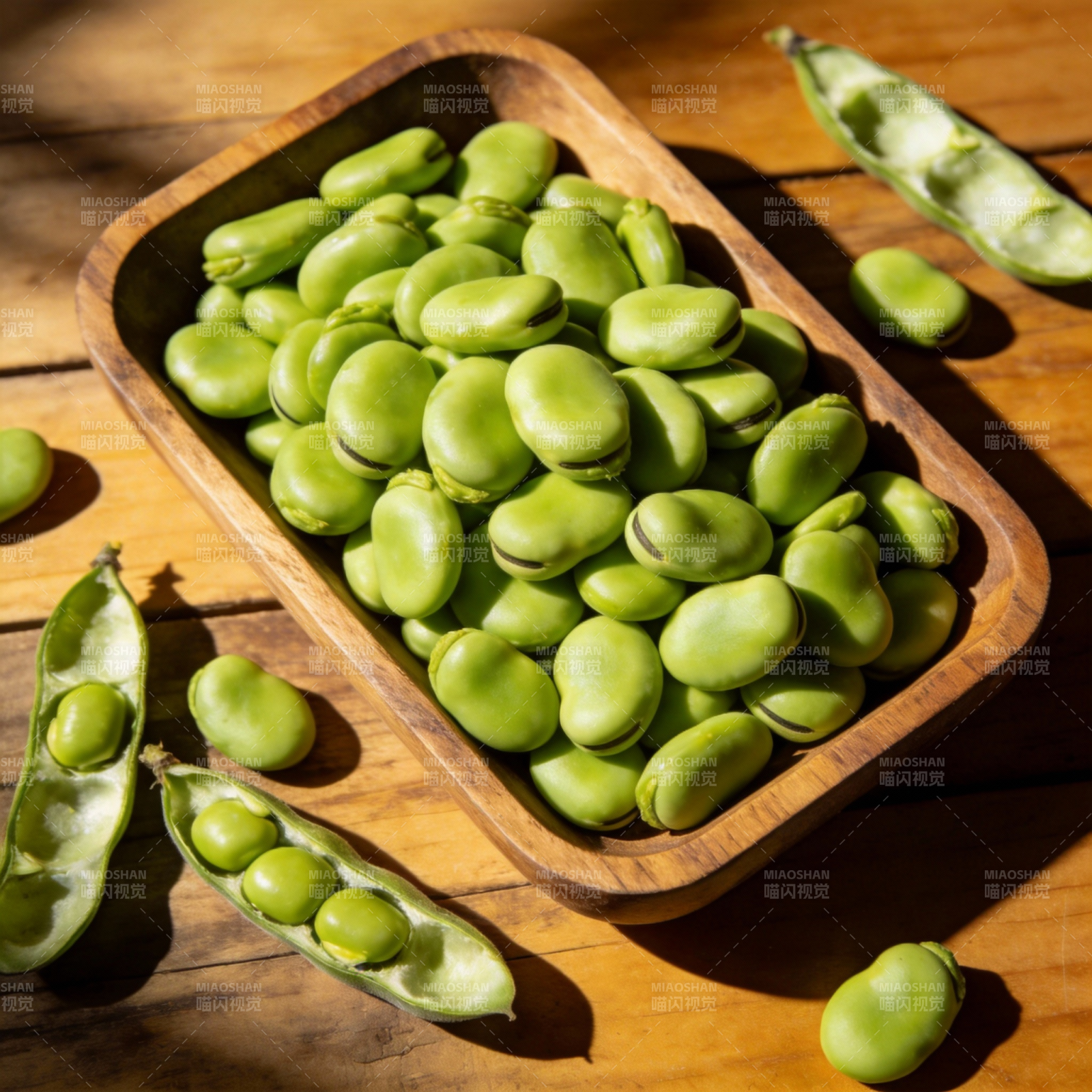 新鲜蚕豆盛盘图片